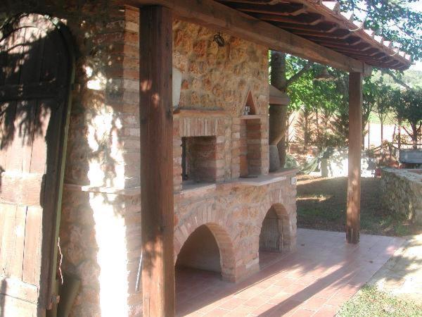 Maison d'hôtes Casale Il Colombaio Di Toiano à Valli Extérieur photo