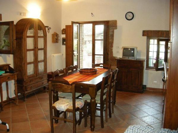 Maison d'hôtes Casale Il Colombaio Di Toiano à Valli Extérieur photo
